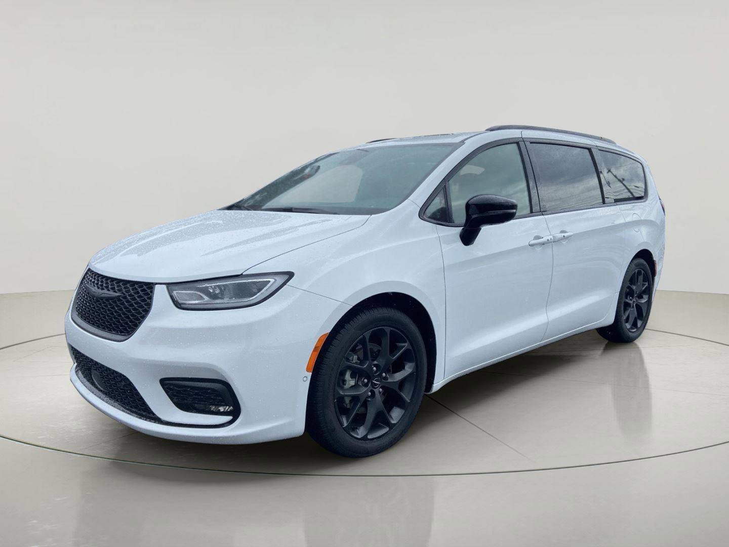 Used 2024 Chrysler Pacifica Limited w/ S Appearance Package FWD image 7
