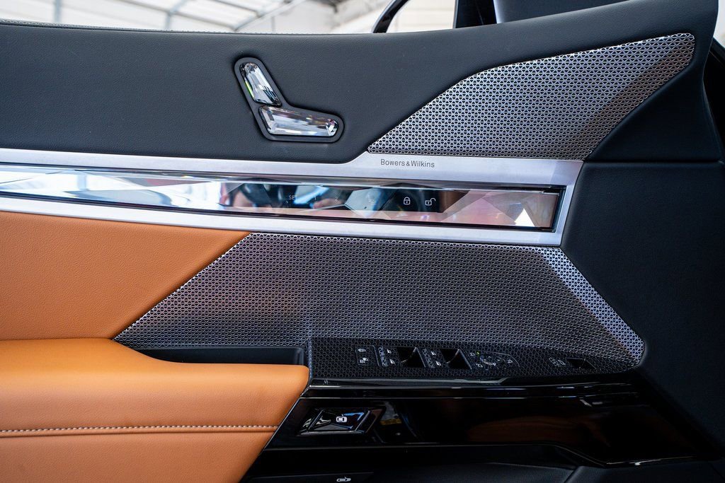 Used 2023 BMW 740i 740i w/ Parking Assistance Package image 30