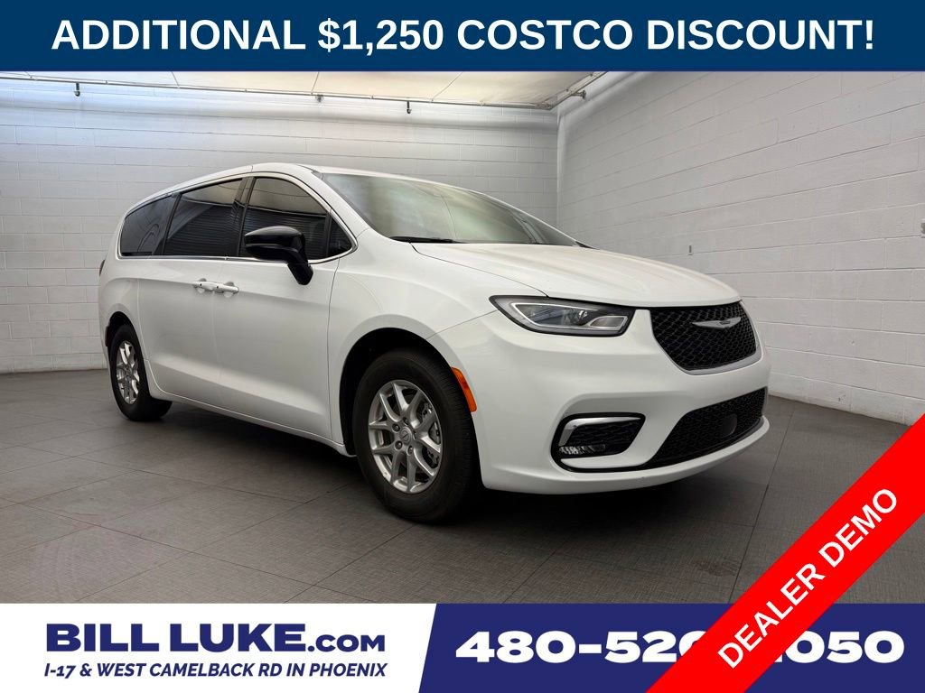 New 2026 Chrysler Pacifica Select