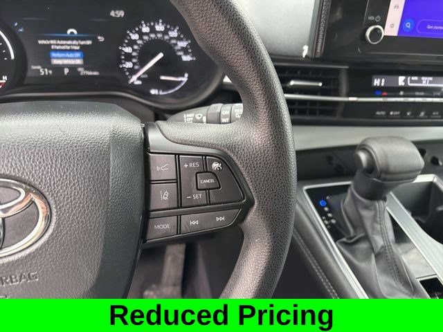 Used 2025 Toyota Sienna LE FWD image 18