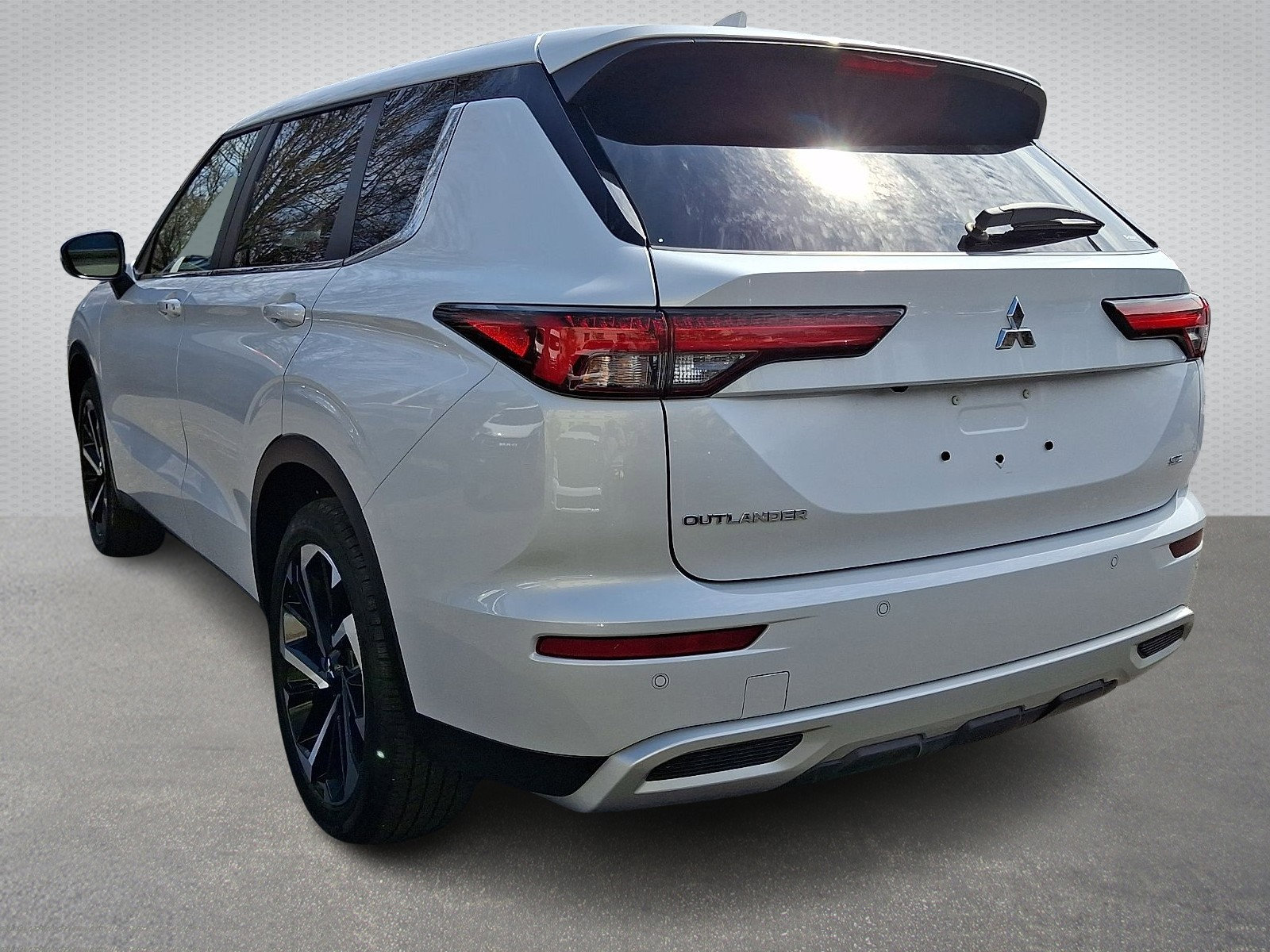 Used 2024 Mitsubishi Outlander SE image 4