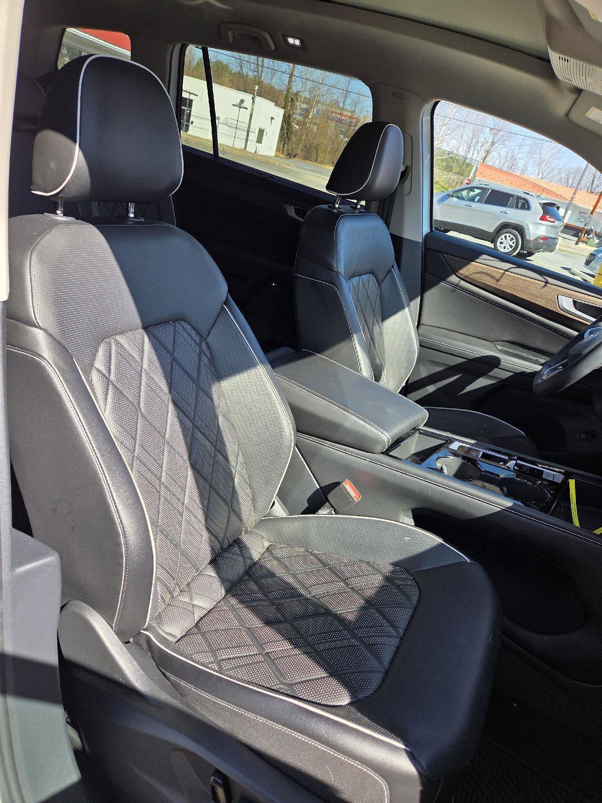 Used 2024 Volkswagen Atlas SEL Premium R-Line image 10