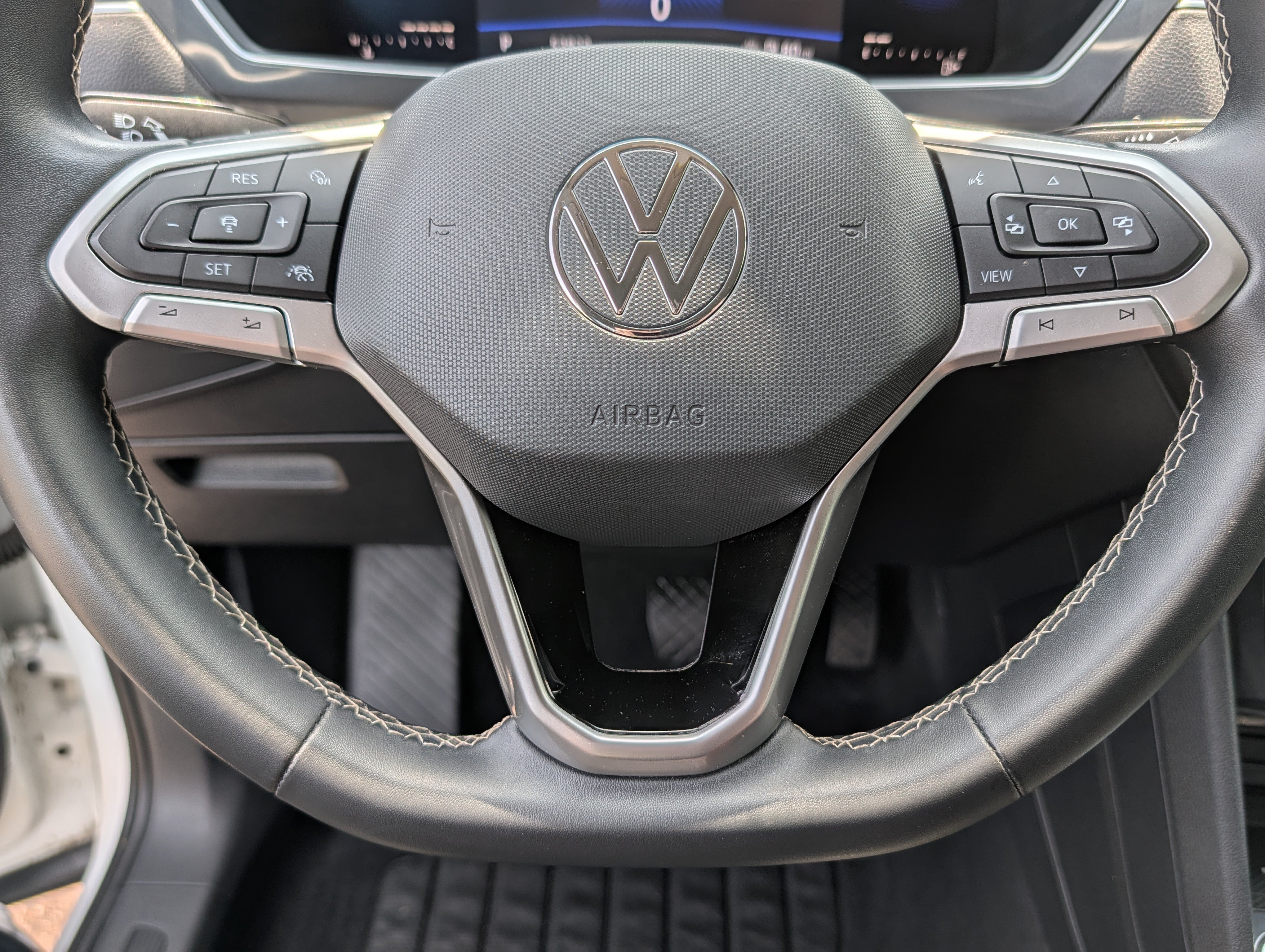 Used 2022 Volkswagen Tiguan SE AWD/4WD image 25