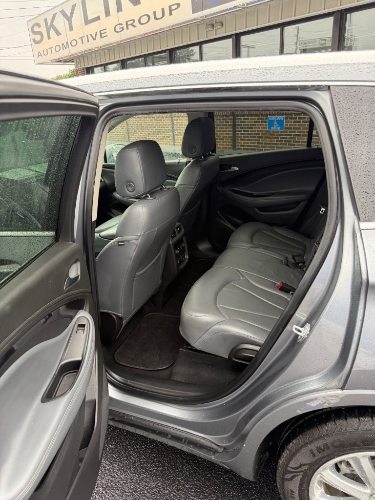 Used 2020 Buick Envision Essence FWD image 21