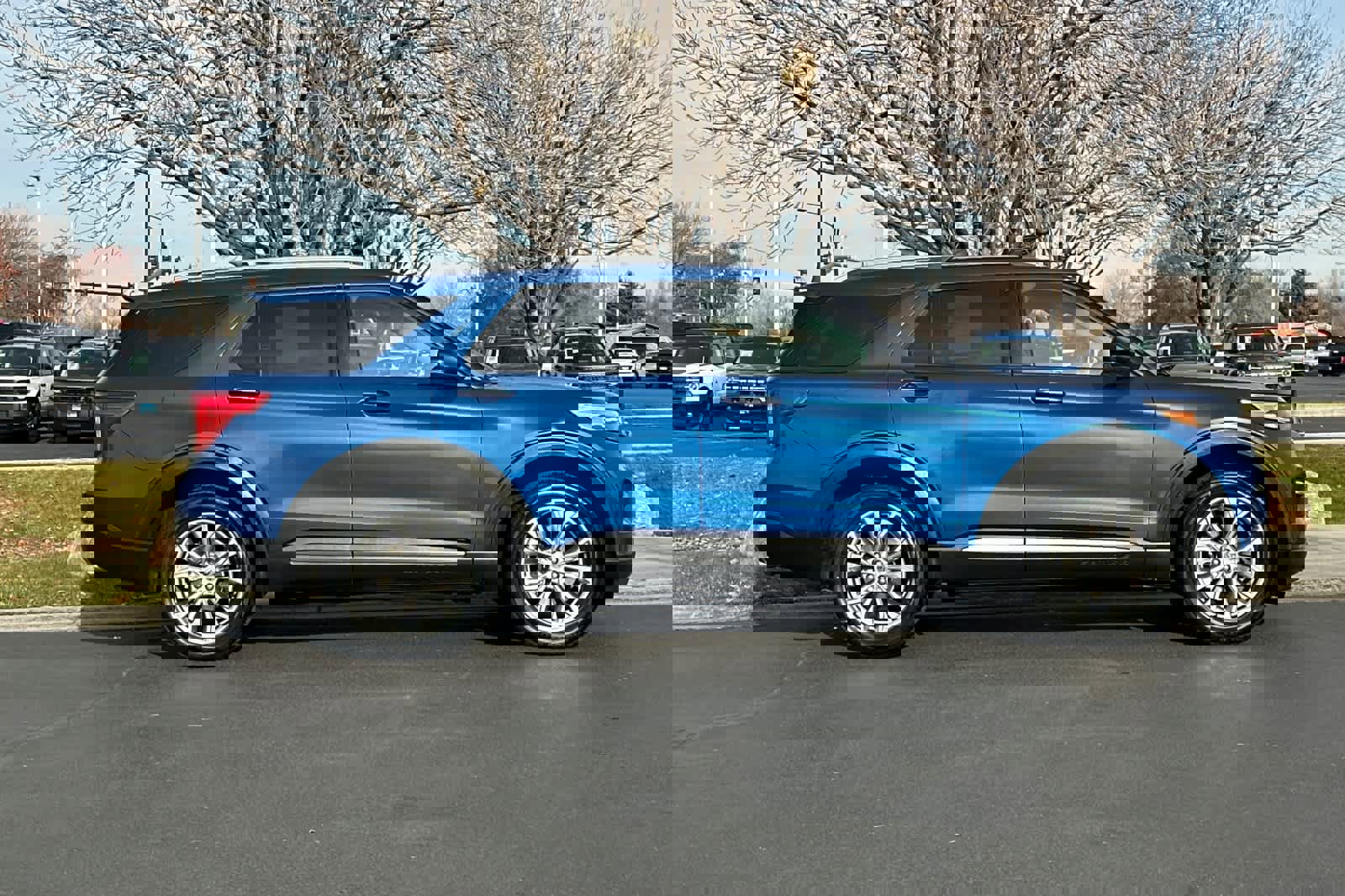 Certified 2022 Ford Explorer Limited w/ Equipment Group 301A image 8