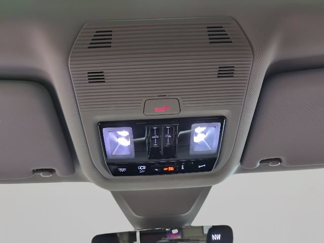 Used 2025 Volkswagen Atlas Peak Edition SE AWD/4WD image 12