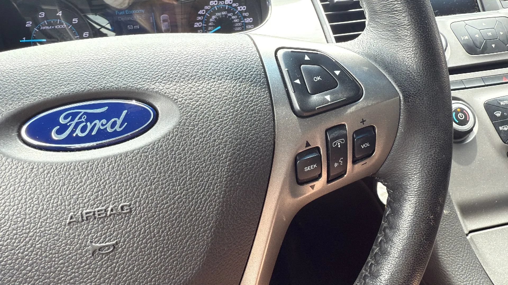 Used 2017 Ford Taurus SEL FWD image 11