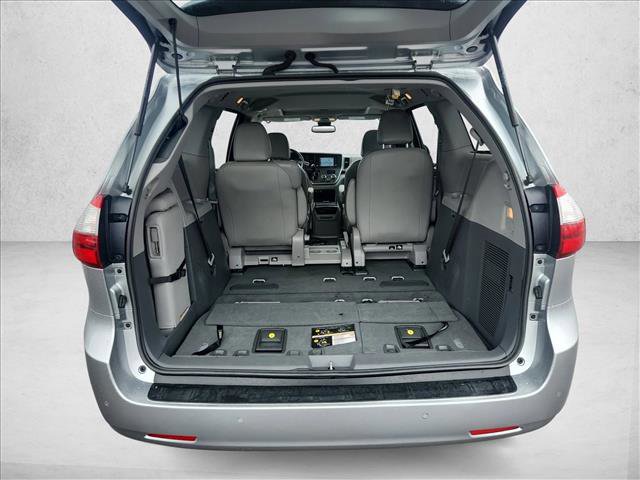 Used 2020 Toyota Sienna XLE w/ XLE Navigation Package FWD image 14