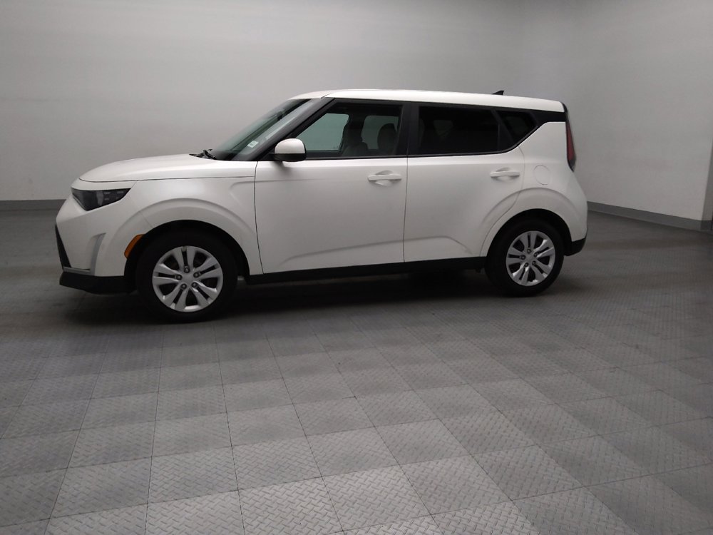 Used 2023 Kia Soul LX FWD image 2