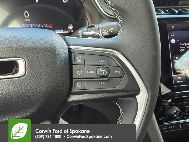 Used 2024 Jeep Grand Cherokee Laredo w/ Trailer Tow Package AWD/4WD image 23