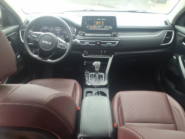 Used 2023 Kia Seltos SX w/ SX Sunroof Package image 10