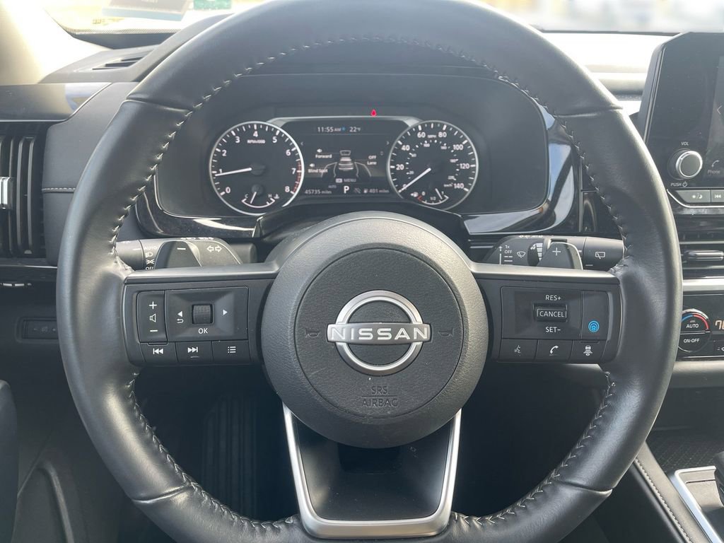 Used 2025 Nissan Pathfinder SV image 18