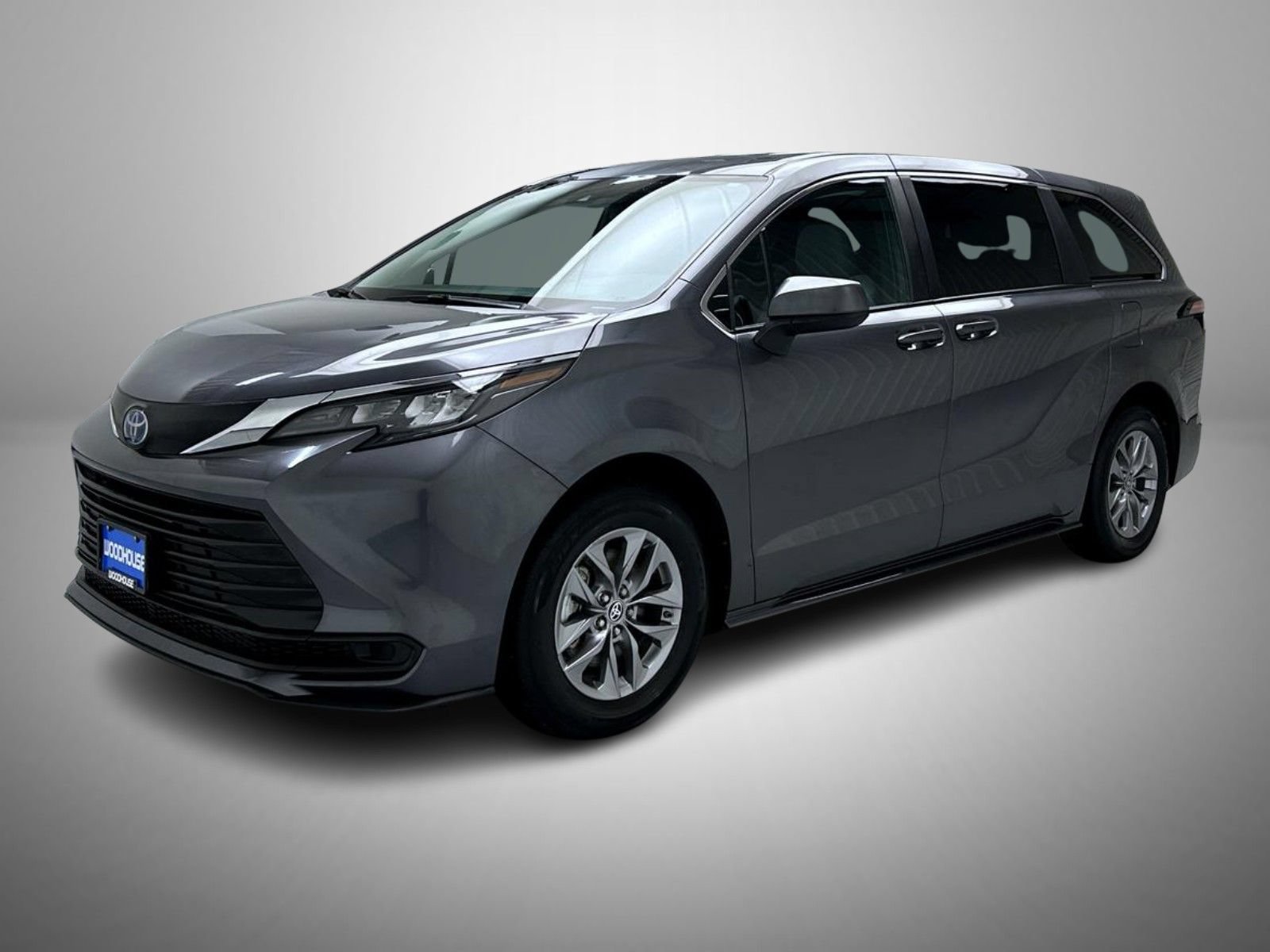 Used 2025 Toyota Sienna LE FWD image 1