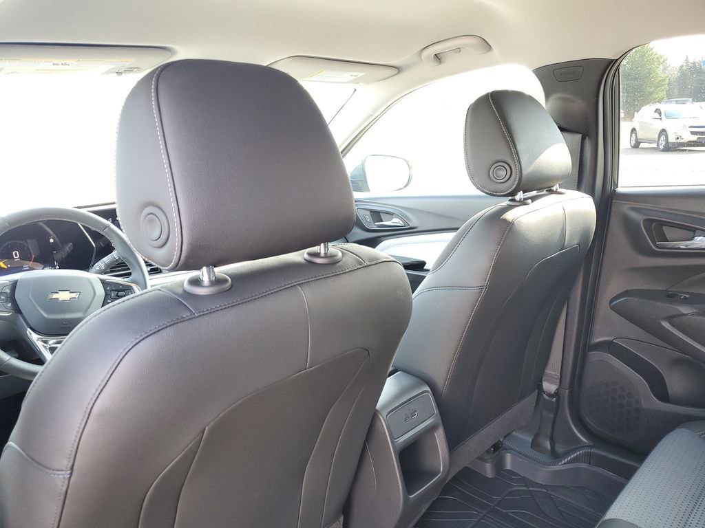 Used 2025 Chevrolet Trax LT w/ LT Convenience Package image 31