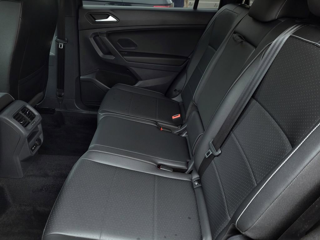 Used 2021 Volkswagen Tiguan SE R-Line image 13