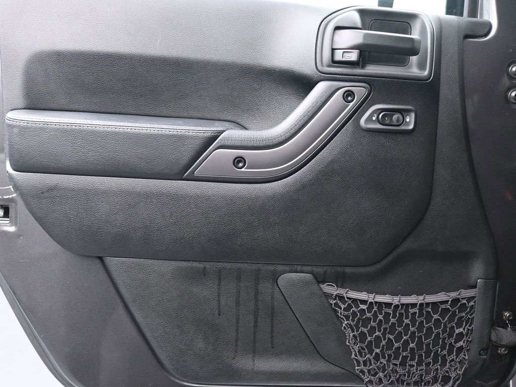 Used 2018 Jeep Wrangler Unlimited Sahara image 9