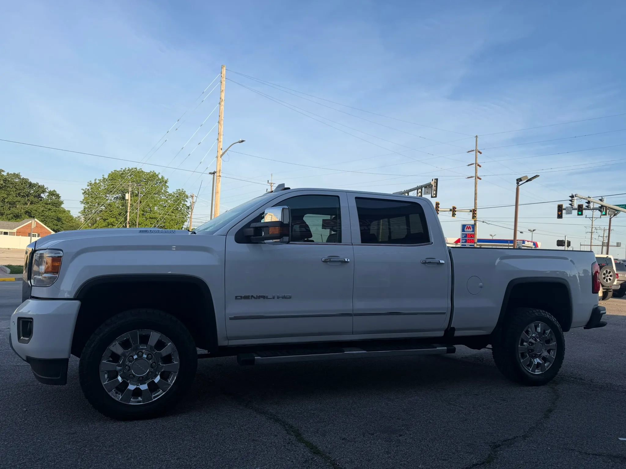 Used 2017 GMC Sierra 2500 Denali w/ Duramax Plus Package AWD/4WD image 5