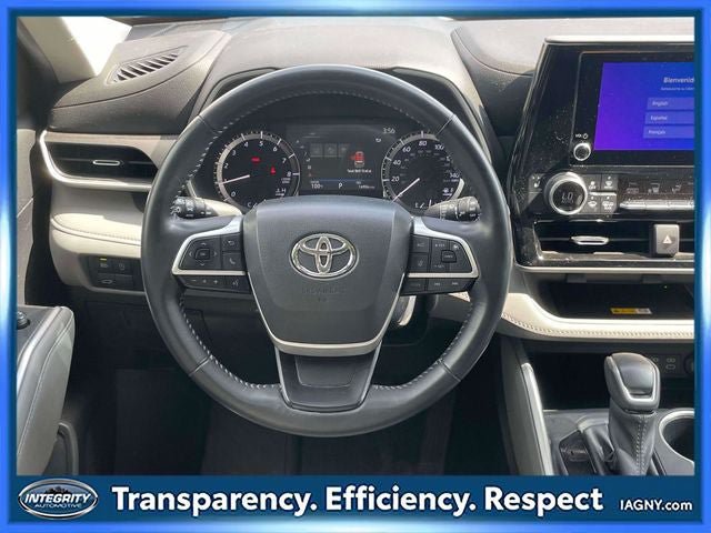 Used 2023 Toyota Highlander XLE AWD/4WD image 16