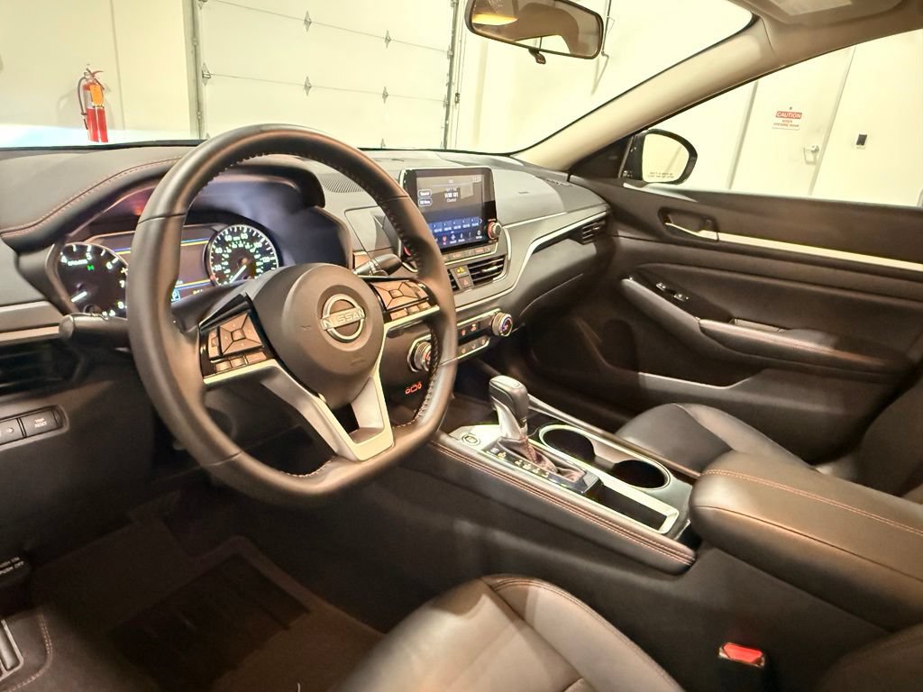 Used 2025 Nissan Altima 2.5 SR FWD image 16