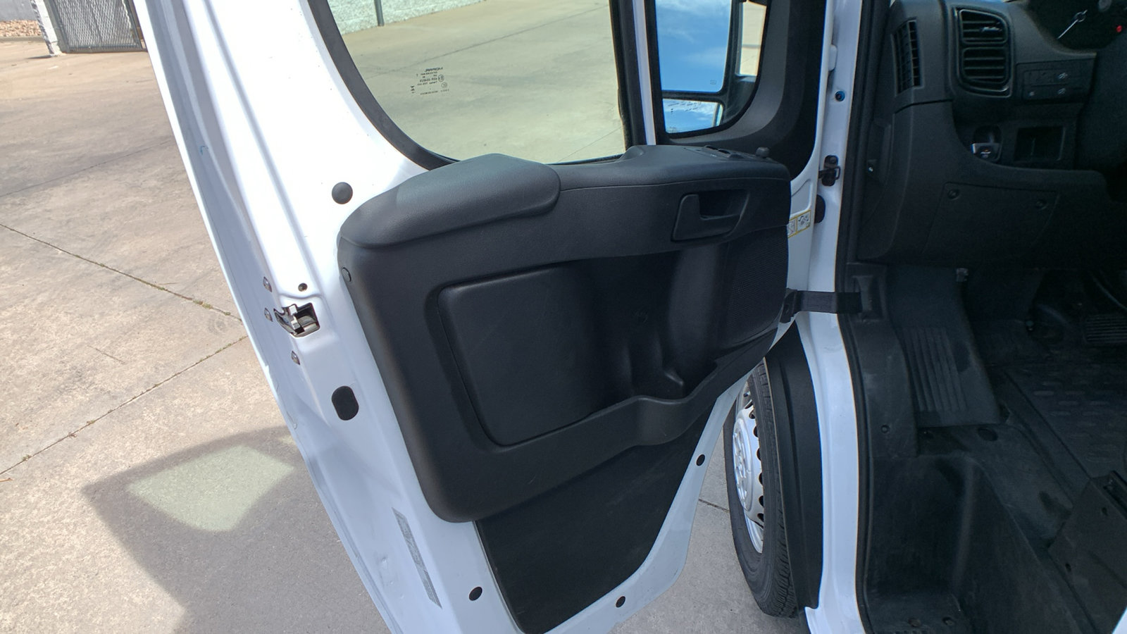 Used 2024 RAM ProMaster 2500 w/ Safety Group FWD image 11