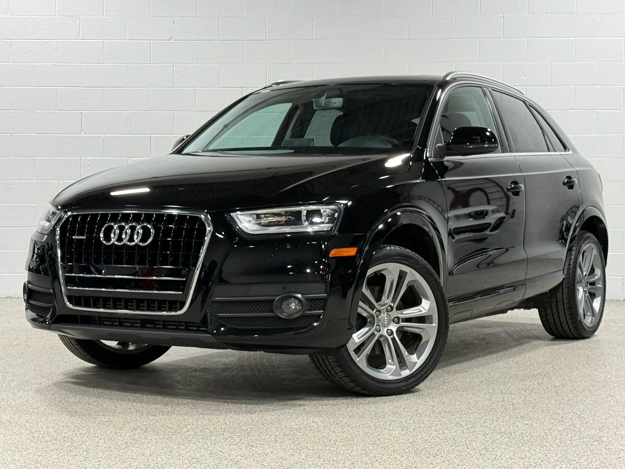 Used 2015 Audi Q3 2.0T Prestige w/ Prestige Package AWD/4WD image 2
