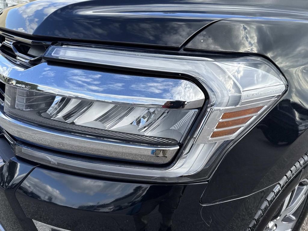 Used 2023 Ford Expedition Limited image 9