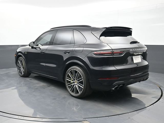 Certified 2022 Porsche Cayenne Turbo S AWD/4WD image 3