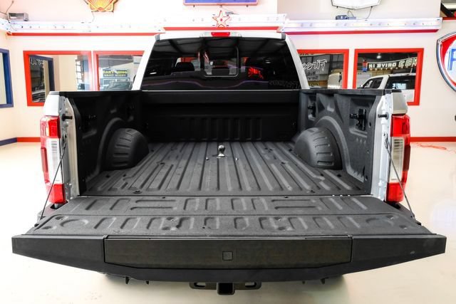 Used 2017 Ford F250 Lariat w/ Lariat Value Package AWD/4WD image 8