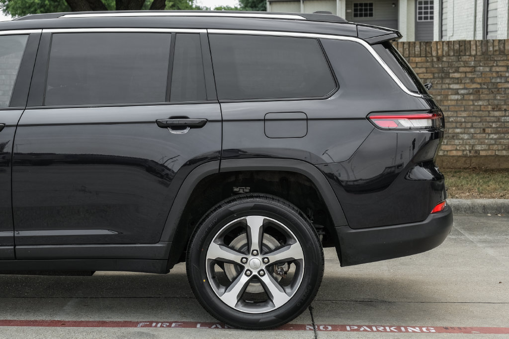 Used 2023 Jeep Grand Cherokee L Limited AWD/4WD image 22
