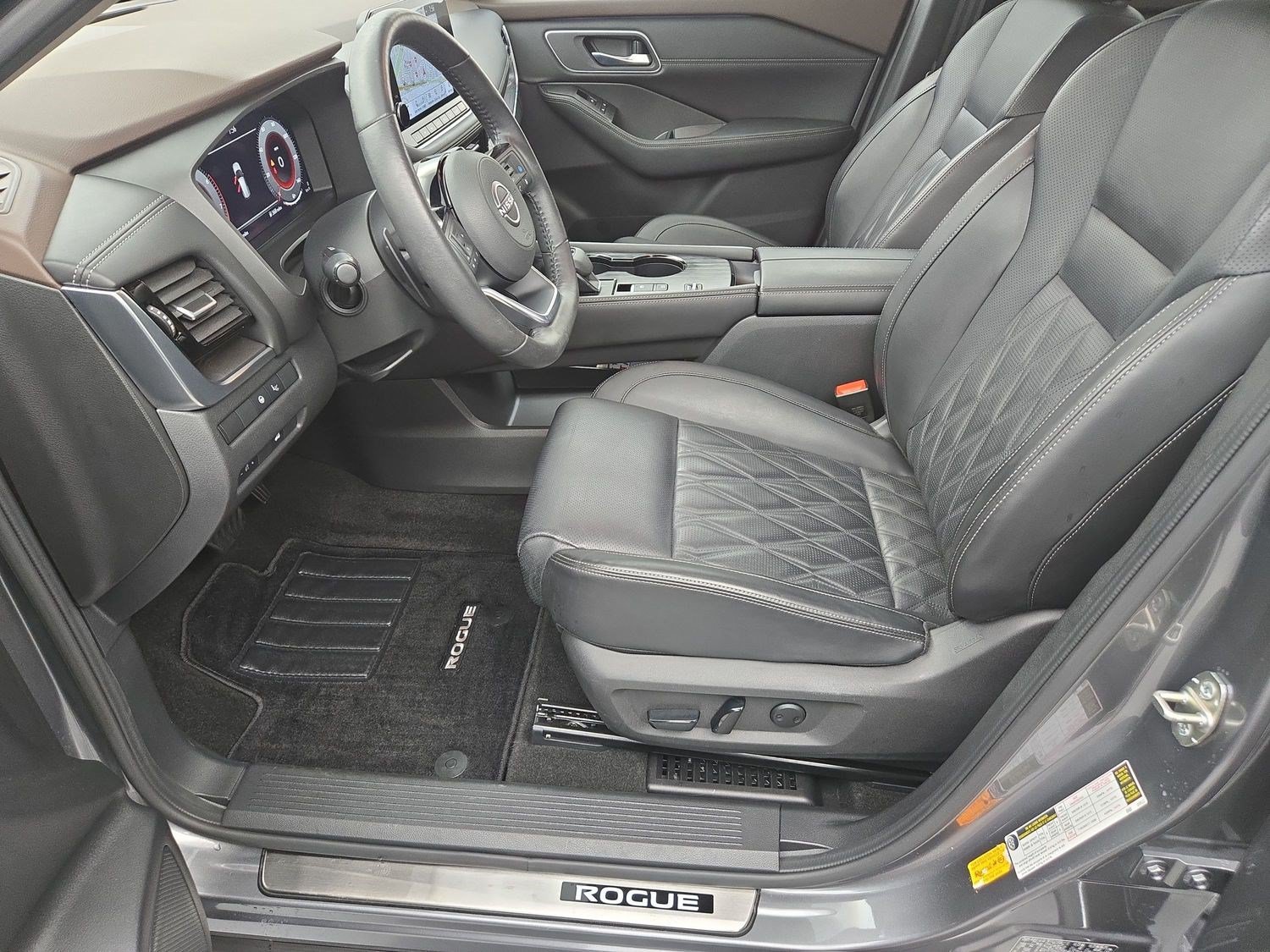 Used 2023 Nissan Rogue Platinum w/ Platinum Premium Package FWD image 16