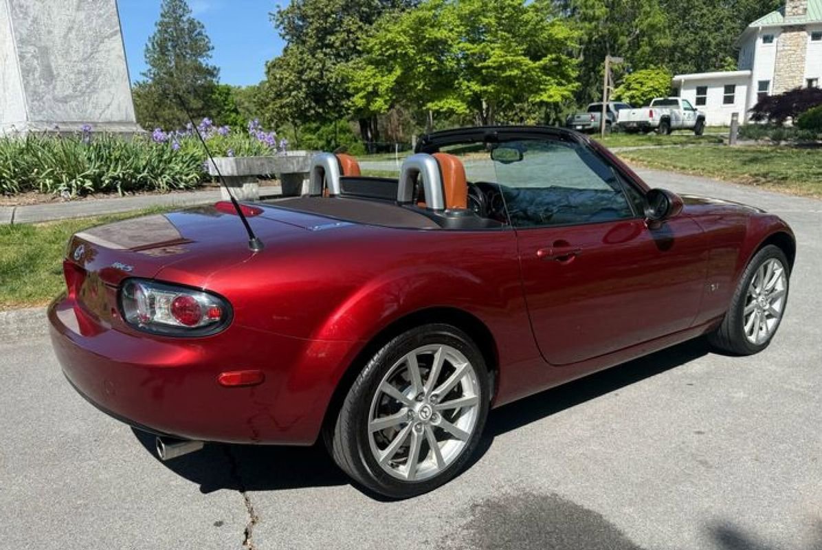 Used 2006 MAZDA MX-5 Miata Grand Touring w/ Premium Pkg RWD image 7