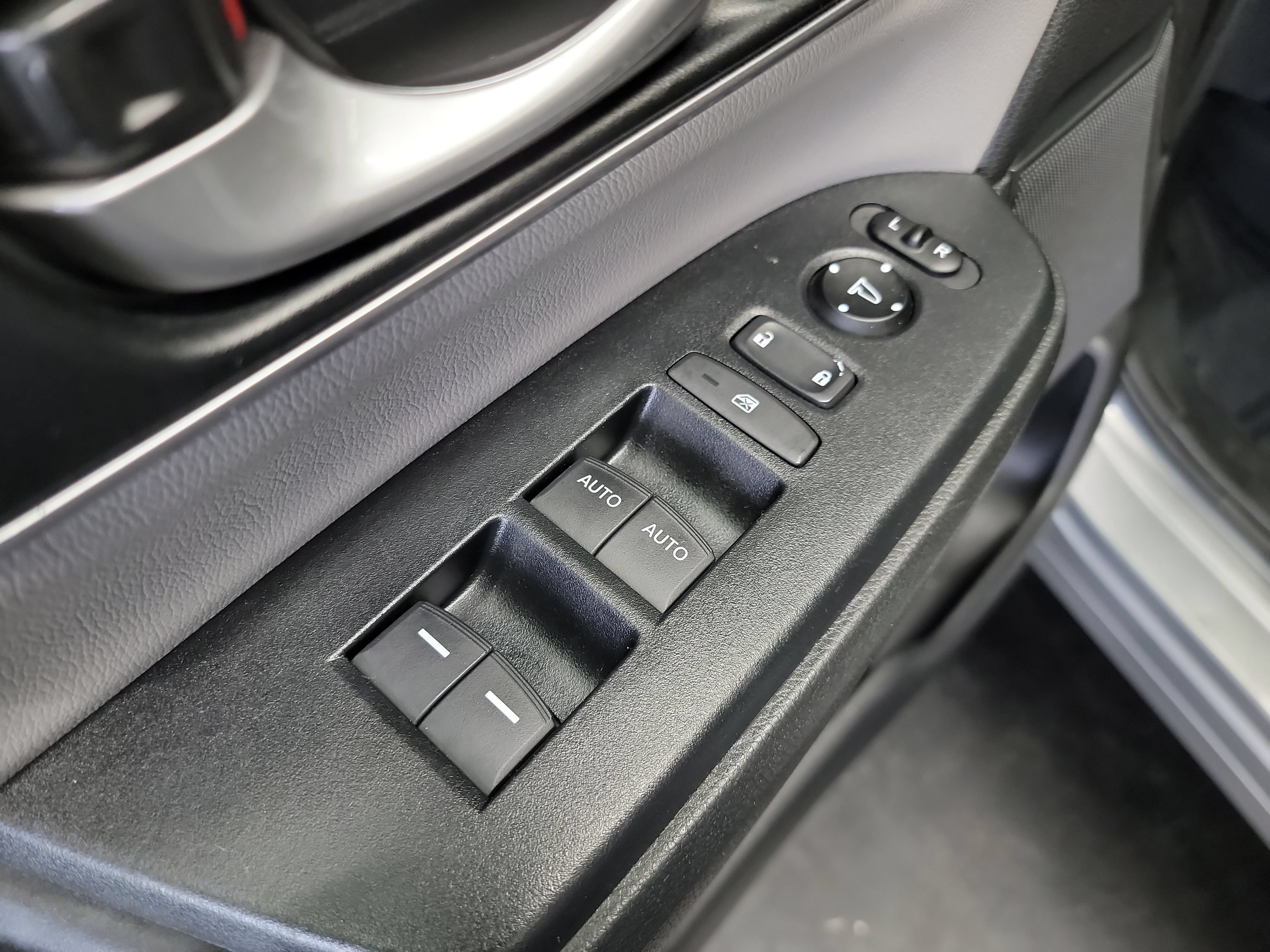 Used 2017 Honda CR-V EX-L image 14