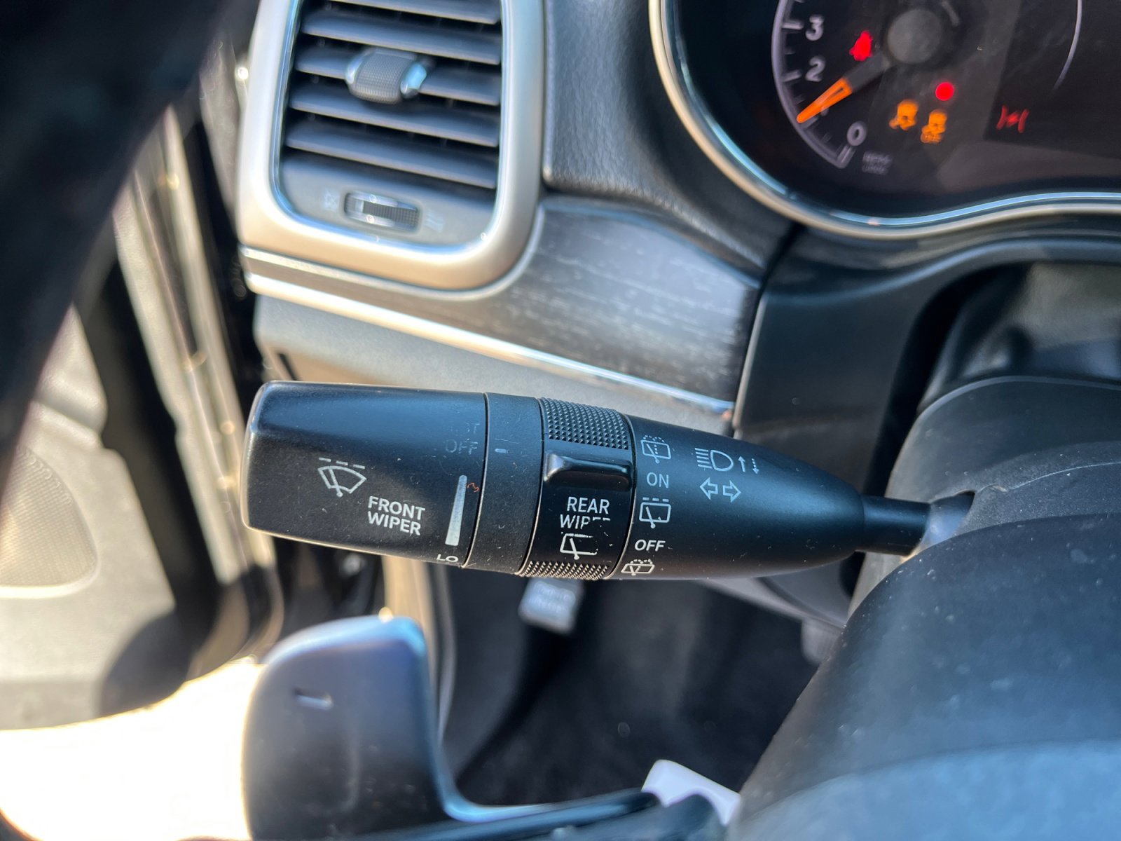 Used 2014 Jeep Grand Cherokee Limited image 11