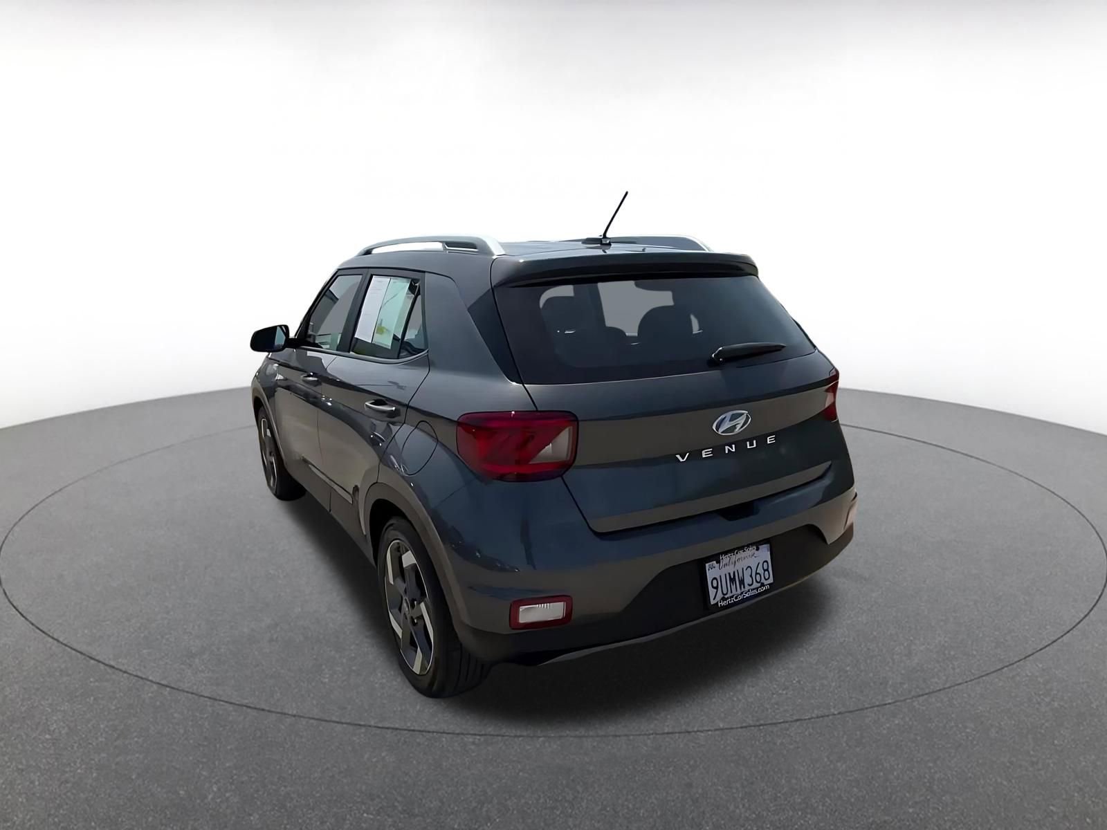 Used 2025 Hyundai Venue SEL image 11