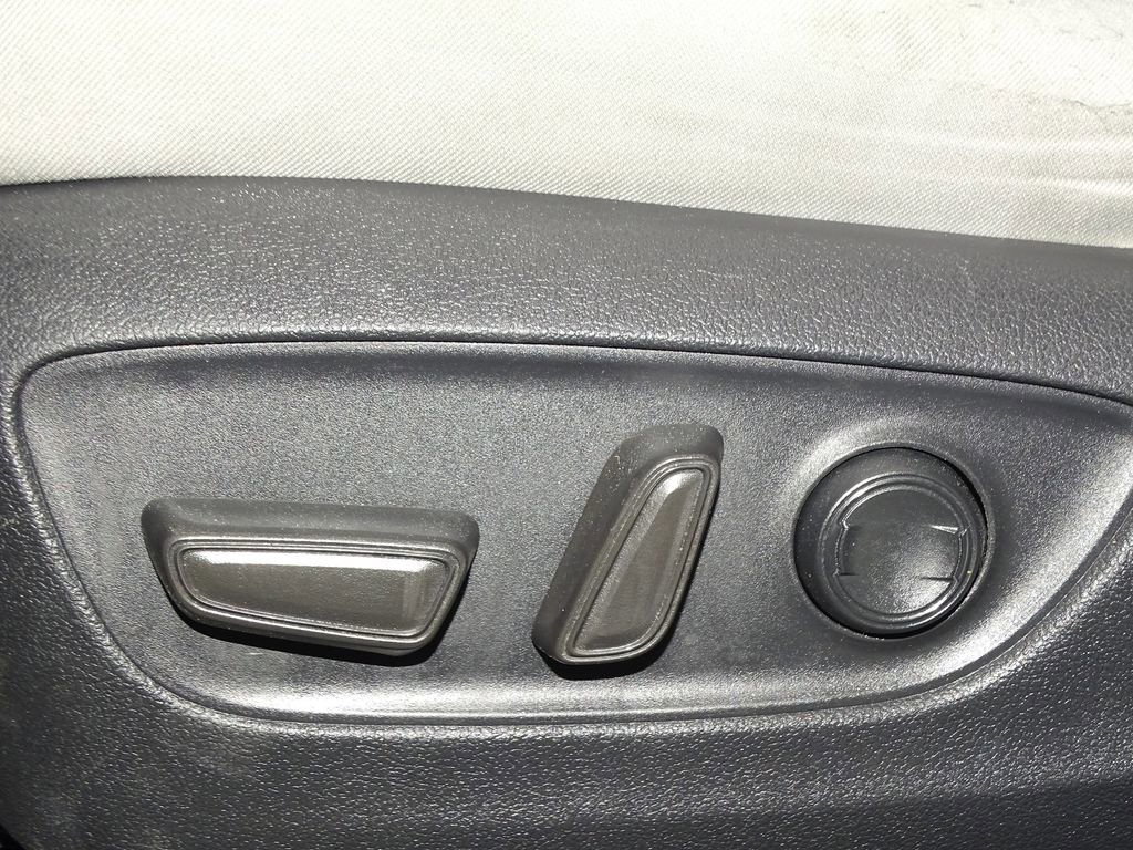 Used 2021 Toyota RAV4 XLE w/ Convenience Package FWD image 20