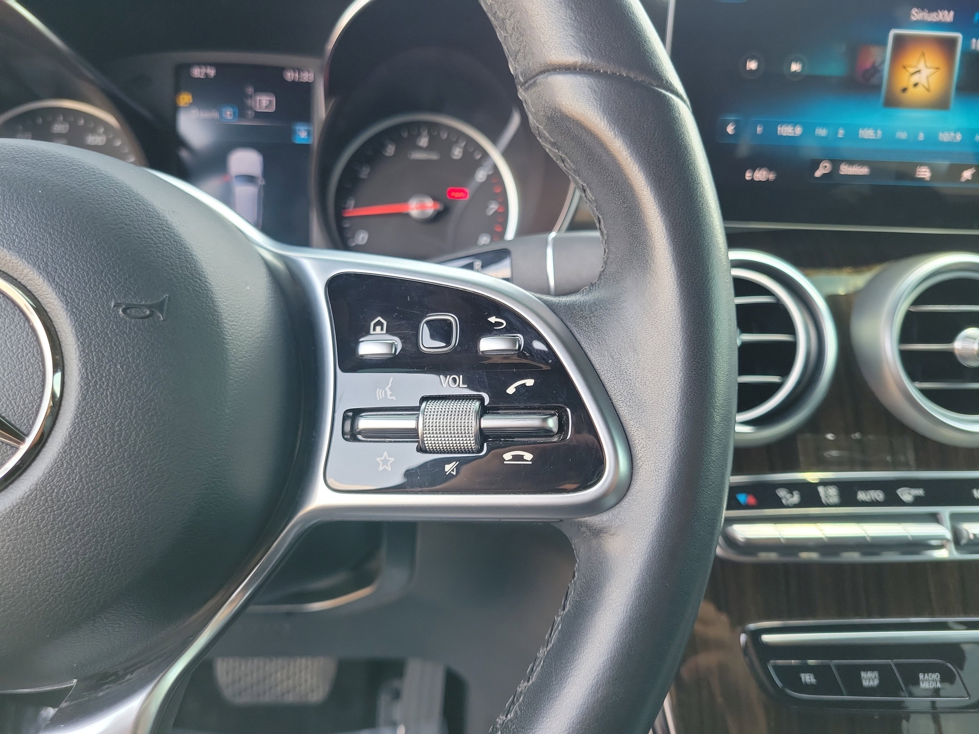 Used 2020 Mercedes-Benz GLC 300 w/ Premium Package image 23