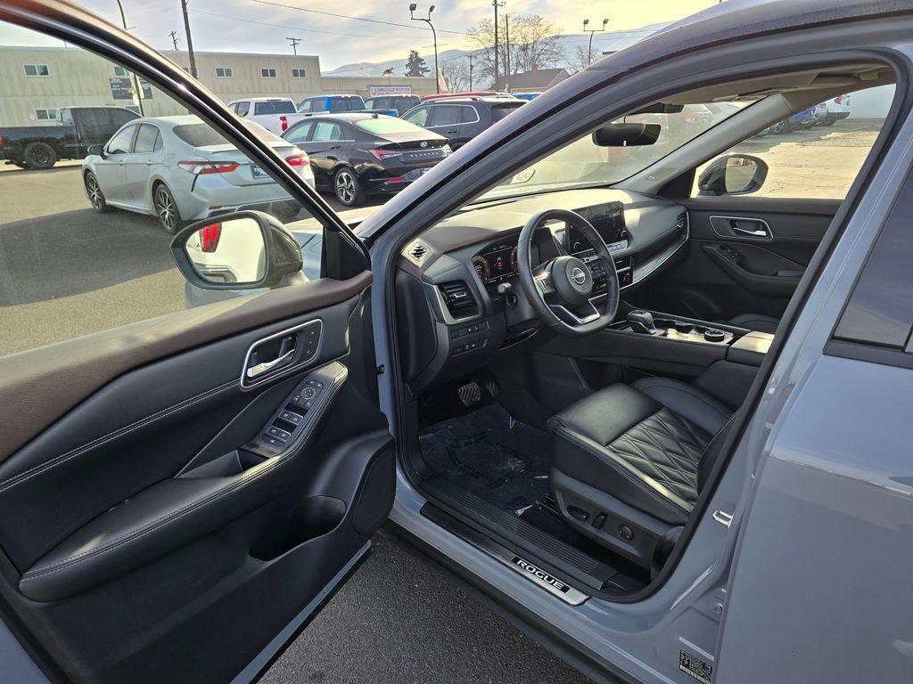 Used 2023 Nissan Rogue Platinum w/ Platinum Premium Package image 20