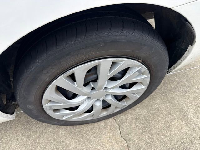 Used 2014 Toyota Corolla LE FWD image 3