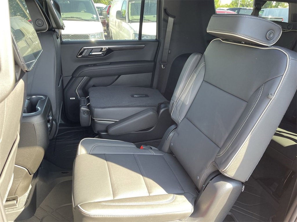 New 2025 Chevrolet Suburban Premier image 23