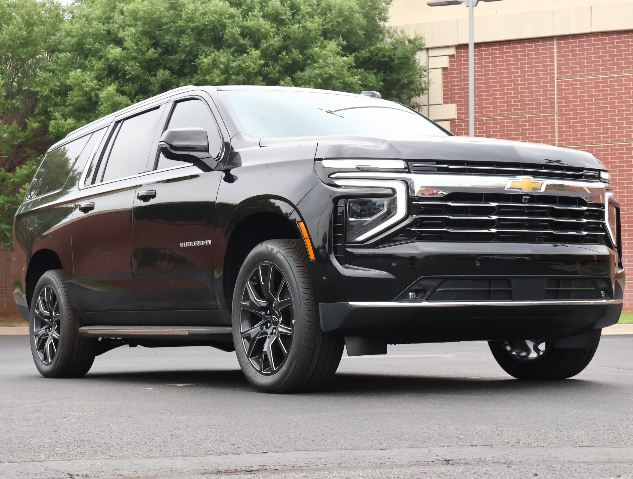 New 2026 Chevrolet Suburban LT w/ Comfort Package AWD/4WD image 1
