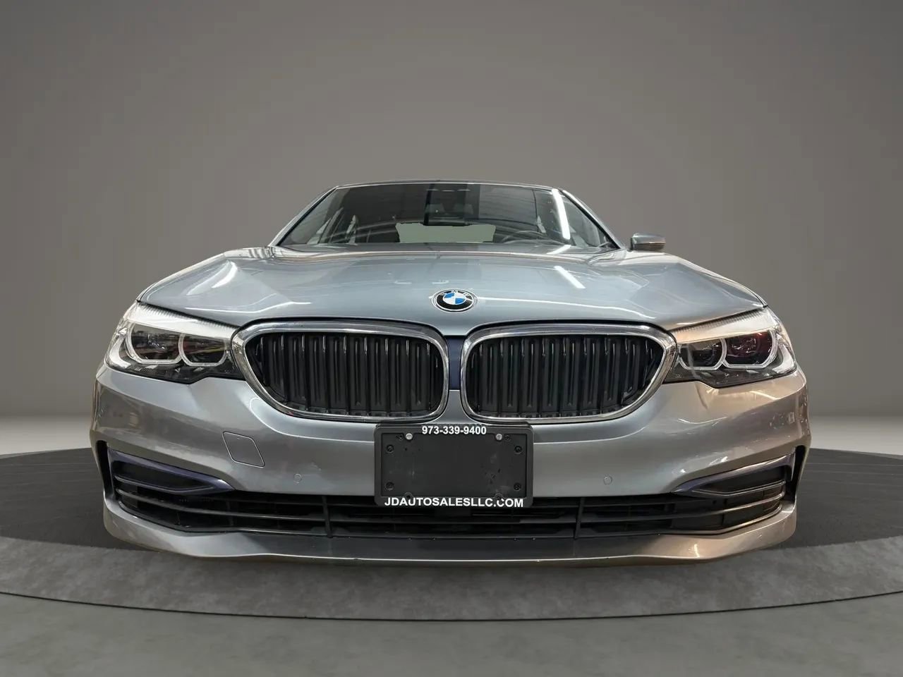Used 2019 BMW 530e xDrive w/ Convenience Package image 3