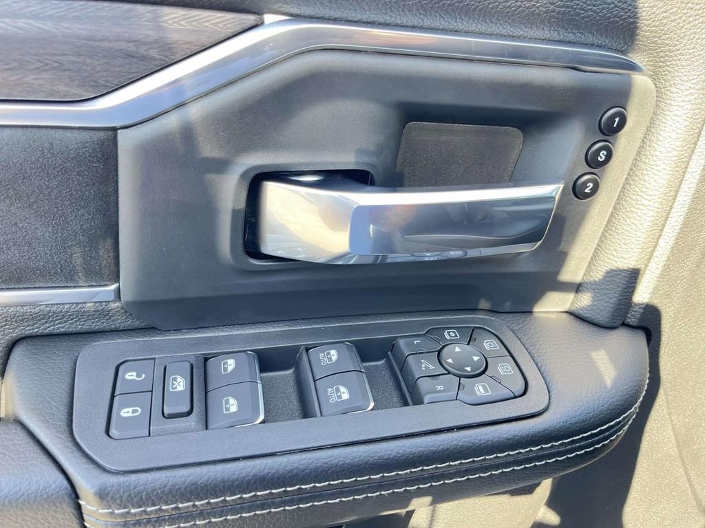 New 2026 RAM 2500 Laramie AWD/4WD image 12