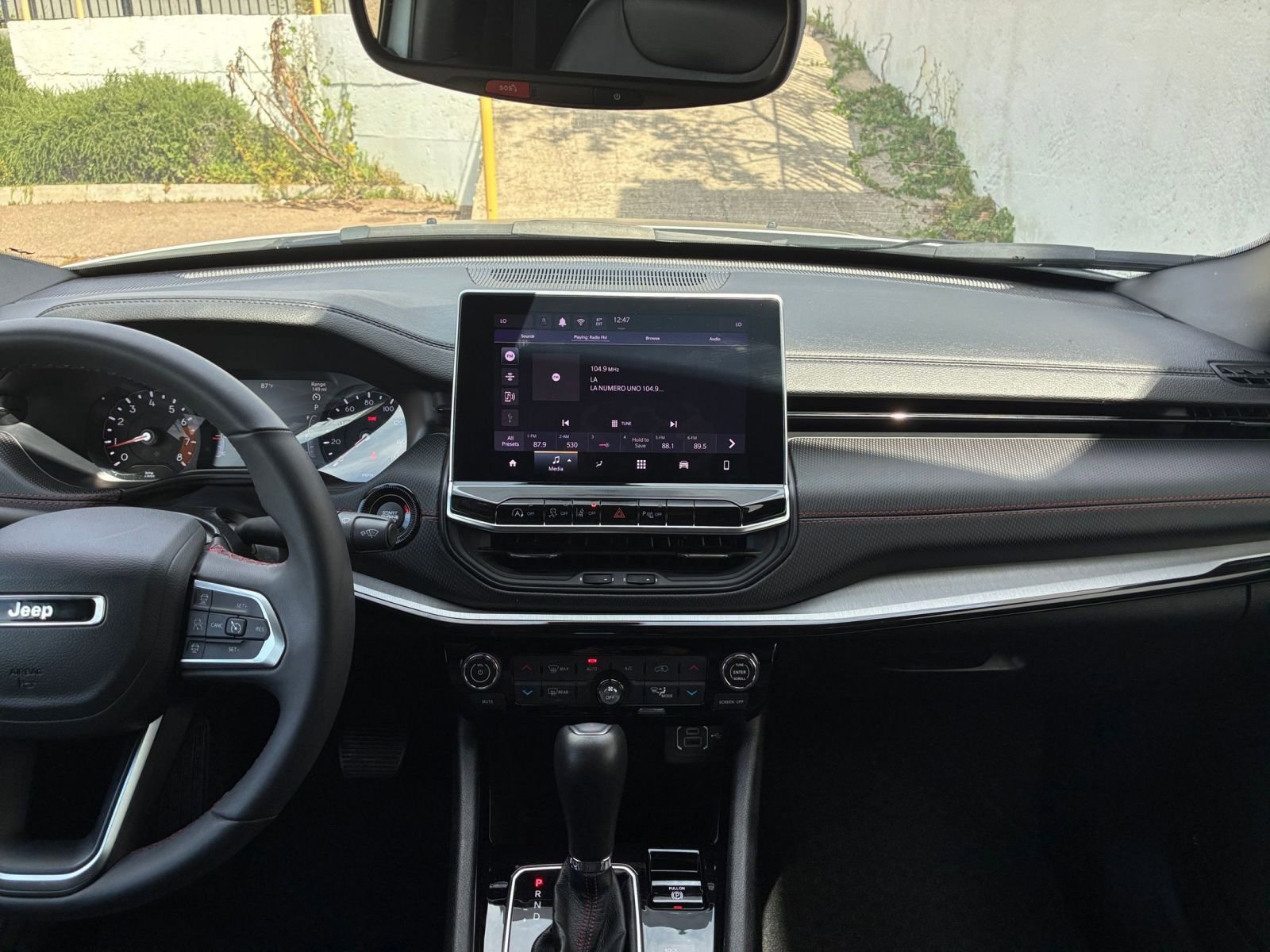 Used 2025 Jeep Compass Trailhawk image 17