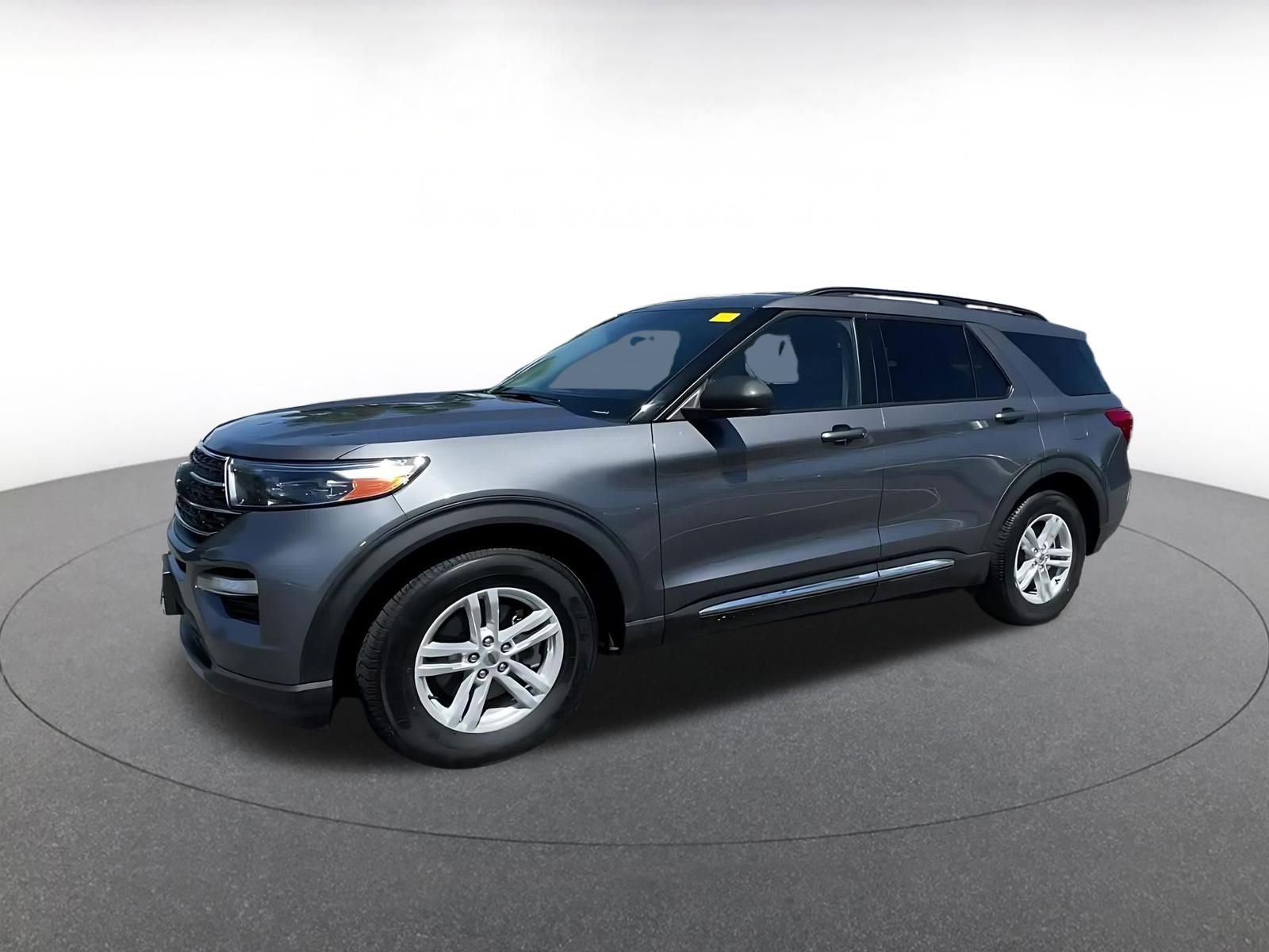 Used 2024 Ford Explorer XLT w/ Equipment Group 202A image 8