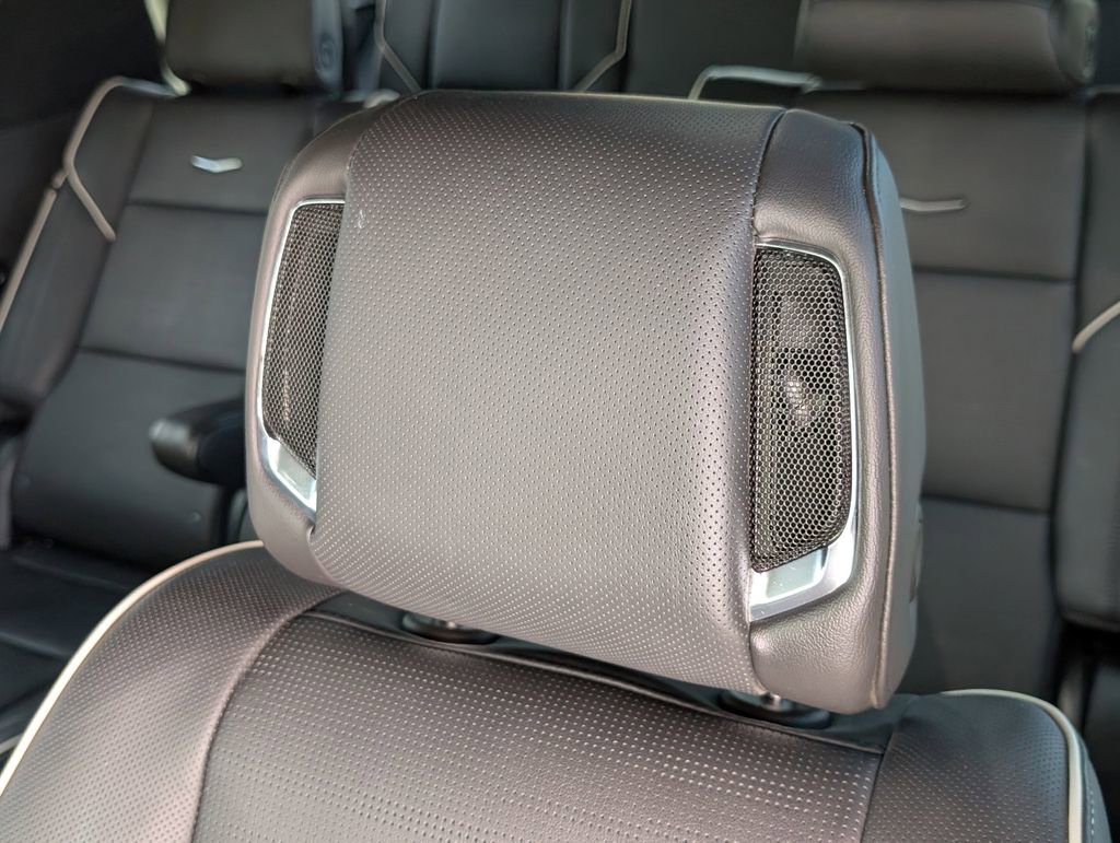 Used 2023 Cadillac Escalade Premium Luxury image 15
