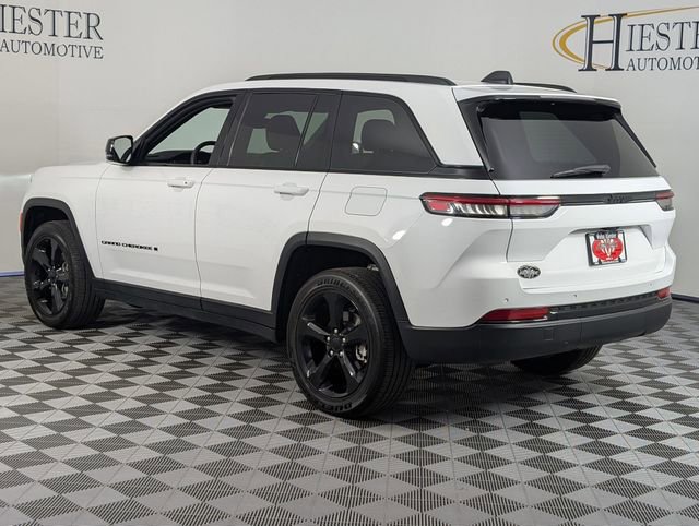 Used 2023 Jeep Grand Cherokee Altitude image 5