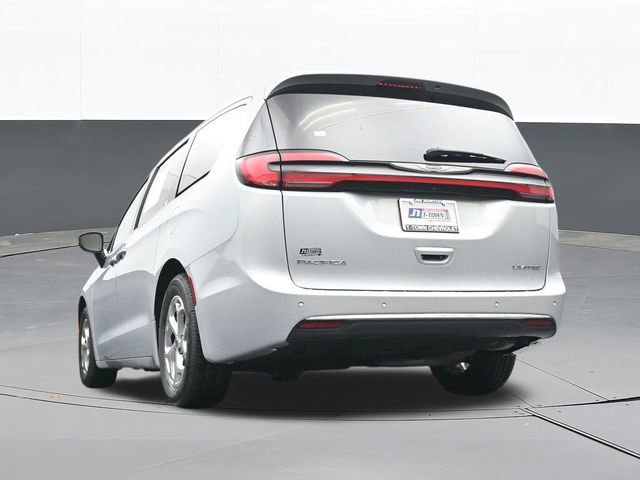 Used 2024 Chrysler Pacifica Limited FWD image 46