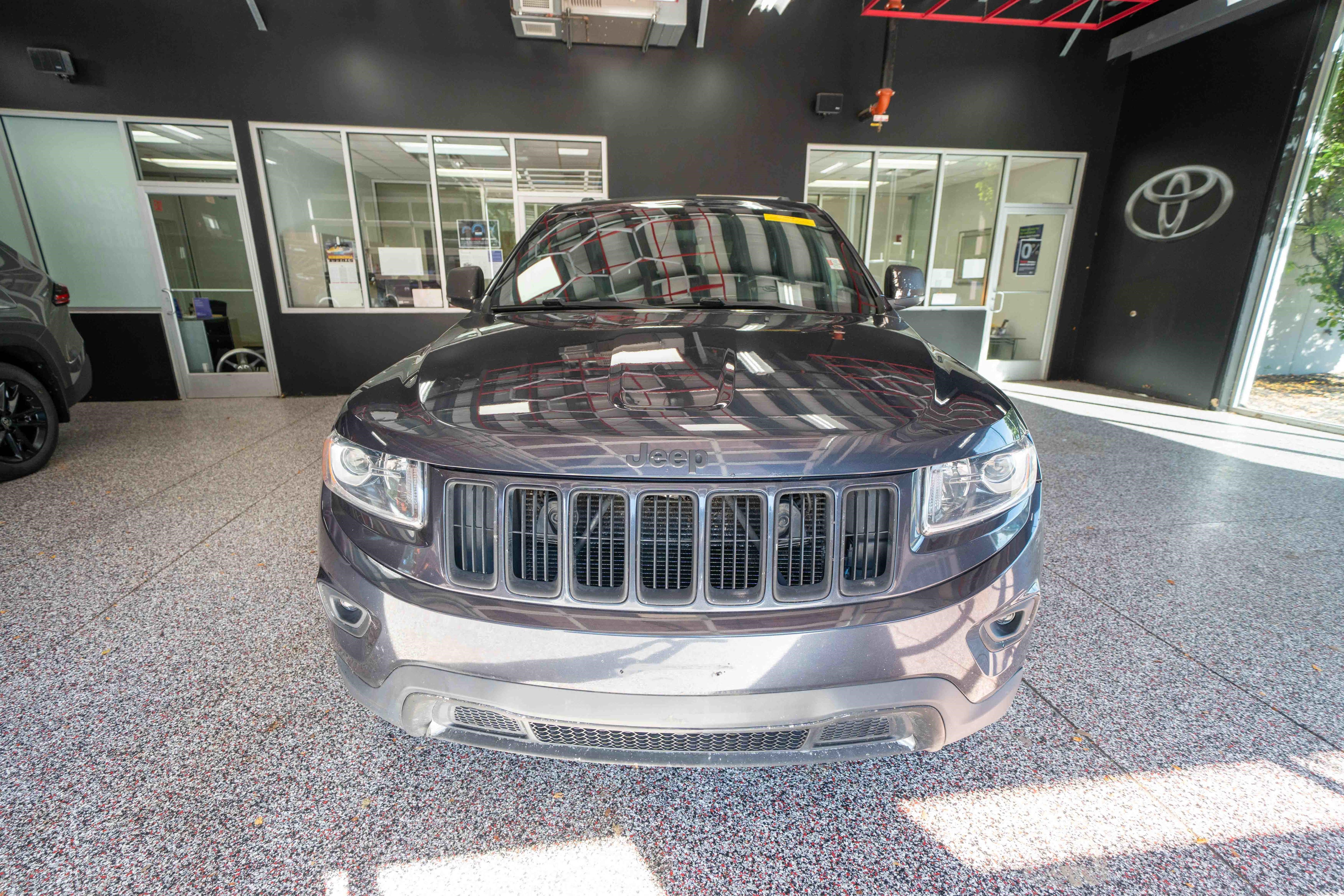 Used 2015 Jeep Grand Cherokee Limited AWD/4WD image 6