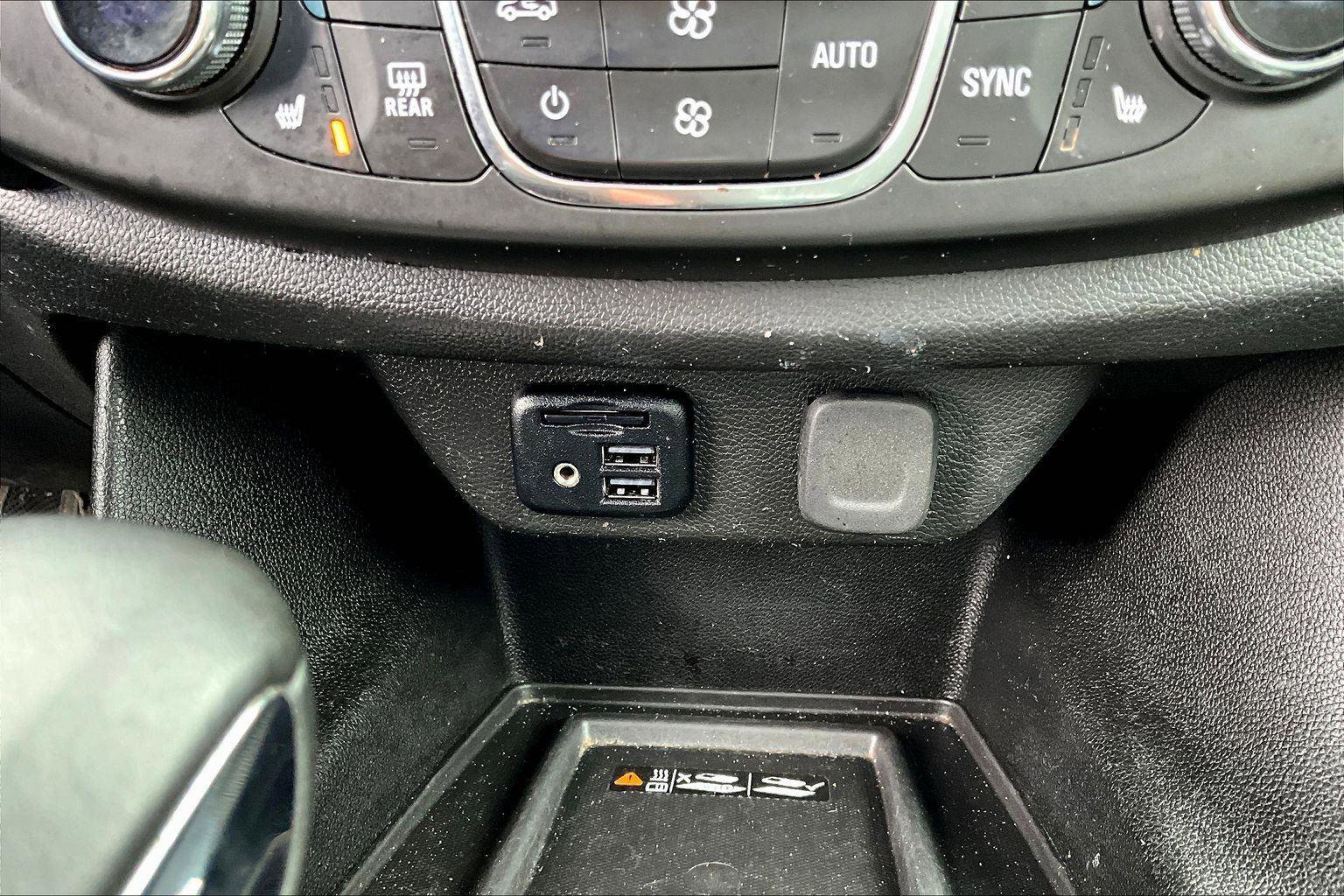 Used 2023 Chevrolet Traverse LT w/ LT Premium Package image 32