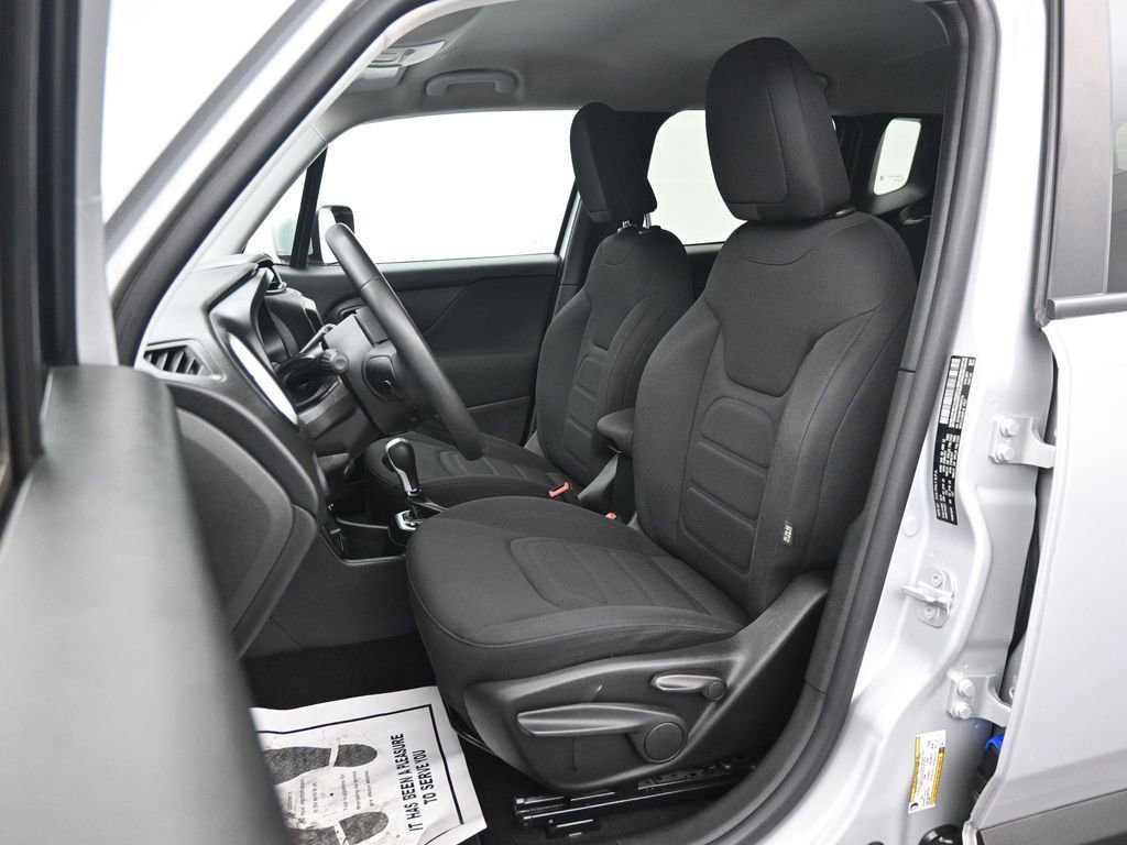 Used 2019 Jeep Renegade Latitude image 11